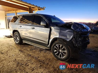 Czwarte zdjęcie samochodu z boku: 2021 CHEVROLET TAHOE C1500 LT VIN:1GNSCNKD0MR234645 - miniatura