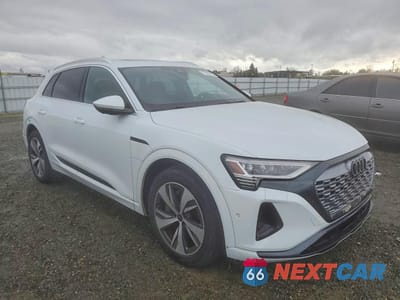 Czwarte zdjęcie samochodu z boku: 2024 AUDI Q8 E-TRON PREMIUM PLUS VIN:WA15AAGE1RB031621 - miniatura