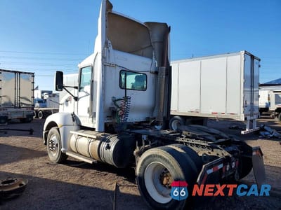Trzecie zdjęcie samochodu z tyłu: 2013 KENWORTH T660 SEMI TRUCK VIN:1XKAA48X0DJ354888 - miniatura
