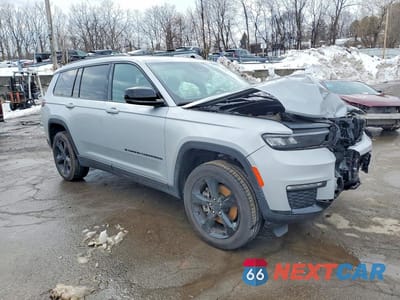 Czwarte zdjęcie samochodu z boku: 2025 JEEP GRAND CHEROKEE L LIMITED VIN:1C4RJKBG7S8632945 - miniatura