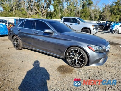 Czwarte zdjęcie samochodu z boku: 2021 MERCEDES-BENZ C 300 VIN:W1KWF8DB7MR652821 - miniatura