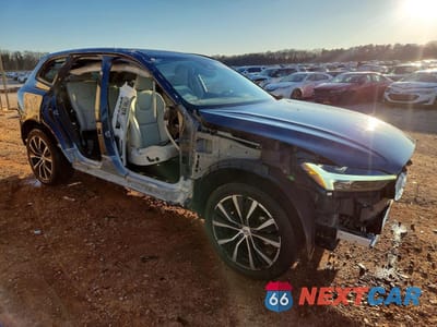 Czwarte zdjęcie samochodu z boku: 2025 VOLVO XC60 PLUS VIN:YV4M12RC9S1027974 - miniatura