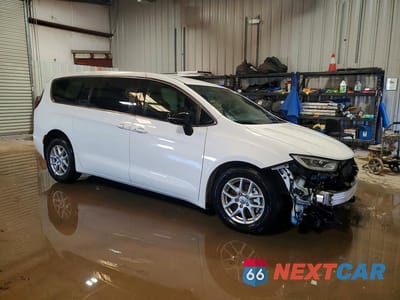 Czwarte zdjęcie samochodu z boku: 2025 CHRYSLER PACIFICA SELECT VIN:2C4RC1BG4SR532651 - miniatura