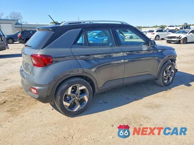 Trzecie zdjęcie samochodu z tyłu: 2025 HYUNDAI VENUE SEL VIN:KMHRC8A37SU390012 - miniatura
