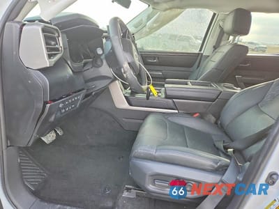 Zdjęcie 7 z 11 samochodu: 2024 TOYOTA TUNDRA CREWMAX SR VIN:5TFLA5DB5RX204591 - miniatura