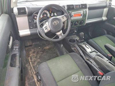 Zdjęcie 8 z 13 samochodu: 2011 TOYOTA FJ CRUISER VIN:JTEBU4BF1BK105445 - miniatura