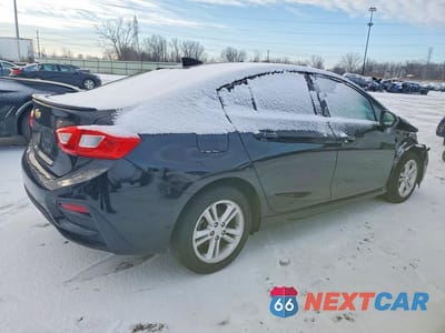 Trzecie zdjęcie samochodu z tyłu: 2017 CHEVROLET CRUZE LT VIN:1G1BE5SMXH7131830 - miniatura