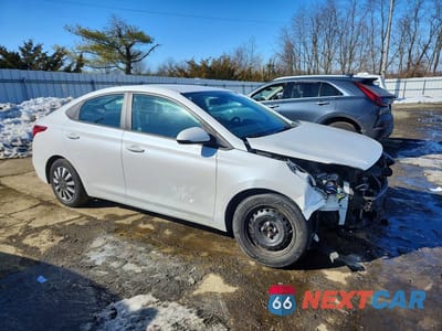 Czwarte zdjęcie samochodu z boku: 2021 HYUNDAI ACCENT SE VIN:3KPC24A68ME131269 - miniatura