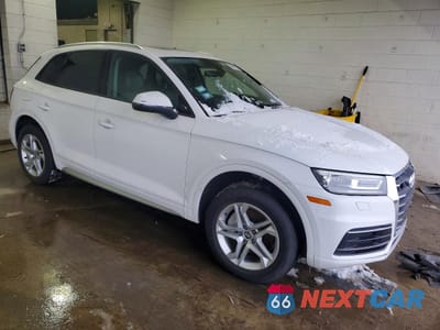 Czwarte zdjęcie samochodu z boku: 2018 AUDI Q5 PREMIUM VIN:WA1ANAFY6J2013912 - miniatura