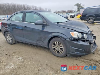 Czwarte zdjęcie samochodu z boku: 2013 CHEVROLET SONIC LT VIN:1G1JC5SB4D4120043 - miniatura