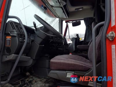 Piąte zdjęcie samochodu w środku: 2024 VOLVO VN VNL VIN:4V4NC9EH8RN655883 - miniatura