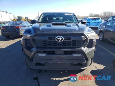 Piąte zdjęcie samochodu w środku: 2024 TOYOTA TACOMA DOUBLE CAB VIN:3TMLB5JN0RM049045 - miniatura