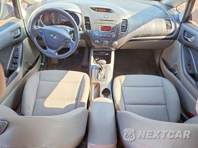 Zdjęcie 8 z 13 samochodu: 2016 KIA FORTE VIN:KNAFK4A66G5517280 - miniatura