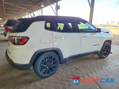 Trzecie zdjęcie samochodu z tyłu: 2022 JEEP COMPASS LATITUDE VIN:3C4NJCBB3NT234615 - miniatura
