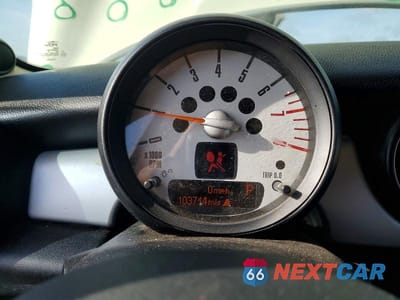 Zdjęcie 9 z 11 samochodu: 2011 MINI COOPER VIN:WMWSU3C59BT094867 - miniatura