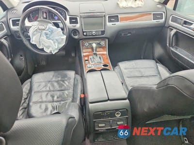 Zdjęcie 8 z 12 samochodu: 2016 VOLKSWAGEN TOUAREG TDI VIN:WVGEP9BP0GD005360 - miniatura