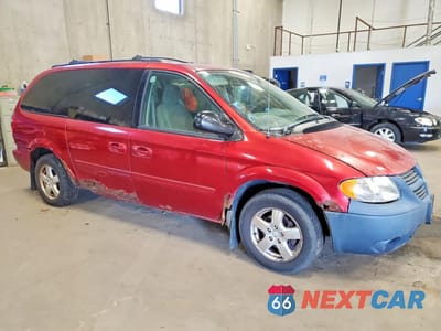 Czwarte zdjęcie samochodu z boku: 2005 DODGE GRAND CARAVAN SXT VIN:2D4GP44L75R135577 - miniatura