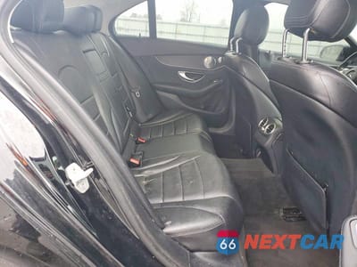 Zdjęcie 10 z 12 samochodu: 2015 MERCEDES-BENZ C 300 4MATIC VIN:55SWF4KBXFU068622 - miniatura
