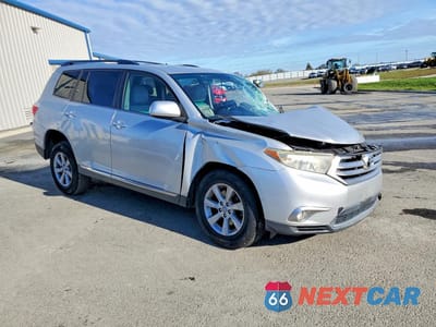 Czwarte zdjęcie samochodu z boku: 2011 TOYOTA HIGHLANDER SE VIN:5TDBK3EH7BS076267 - miniatura