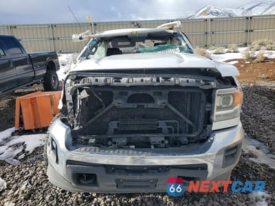 Piąte zdjęcie samochodu w środku: 2019 GMC SIERRA K2500 UTILITY / SERVICE TRUCK VIN:2GD22NEG8K1142721 - miniatura