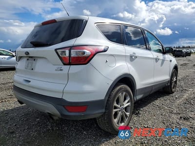 Trzecie zdjęcie samochodu z tyłu: 2017 FORD ESCAPE SE VIN:1FMCU9GD7HUC28463 - miniatura