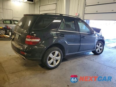Trzecie zdjęcie samochodu z tyłu: 2011 MERCEDES-BENZ ML 350 4MATIC VIN:4JGBB8GBXBA725980 - miniatura