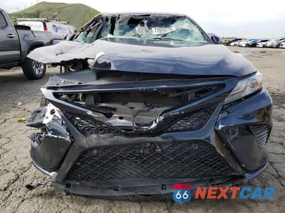 Piąte zdjęcie samochodu w środku: 2018 TOYOTA CAMRY XSE VIN:4T1B61HK5JU633036 - miniatura