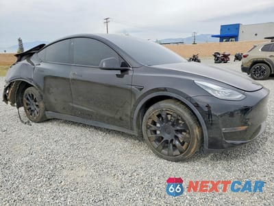 Czwarte zdjęcie samochodu z boku: 2021 TESLA MODEL Y VIN:5YJYGDEE6MF215500 - miniatura
