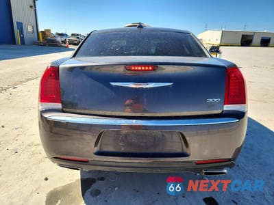 Zdjęcie 6 z 12 samochodu: 2016 CHRYSLER 300 LIMITED VIN:2C3CCAAG1GH190620 - miniatura
