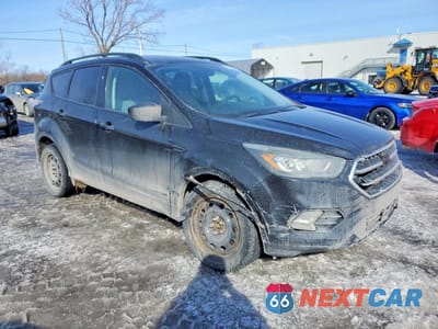 Czwarte zdjęcie samochodu z boku: 2017 FORD ESCAPE SE VIN:1FMCU9GD4HUA17026 - miniatura