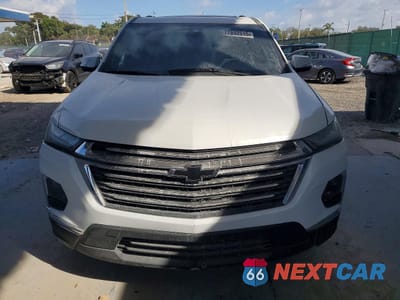 Piąte zdjęcie samochodu w środku: 2023 CHEVROLET TRAVERSE PREMIER VIN:1GNERKKW2PJ308520 - miniatura