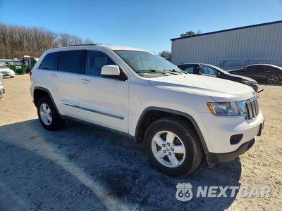Czwarte zdjęcie samochodu z boku: 2012 JEEP GRAND CHEROKEE LAREDO VIN:1C4RJEAG0CC167118 - miniatura
