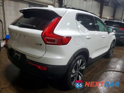 Trzecie zdjęcie samochodu z tyłu: 2024 VOLVO XC40 PLUS VIN:YV4L12UL4R2314324 - miniatura