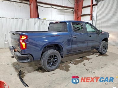 Trzecie zdjęcie samochodu z tyłu: 2020 CHEVROLET SILVERADO K1500 TRAIL BOSS CUSTOM VIN:3GCPYCEF9LG202034 - miniatura