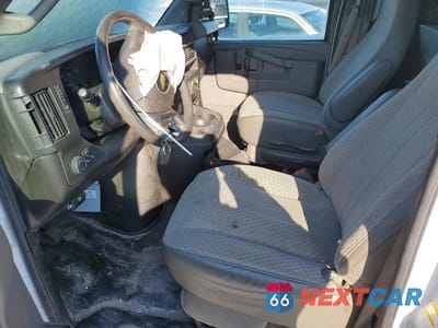 Zdjęcie 7 z 12 samochodu: 2020 CHEVROLET EXPRESS 2500 CARGO UTILITY / SERVICE VAN VIN:1GCWGAFG0L1116250 - miniatura