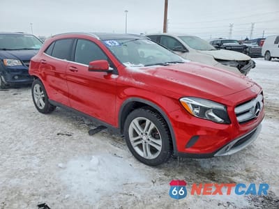 Czwarte zdjęcie samochodu z boku: 2015 MERCEDES-BENZ GLA 250 VIN:WDCTG4EB4FJ180221 - miniatura