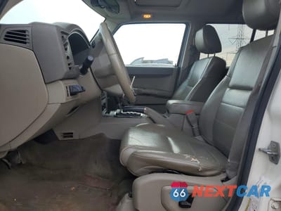 Zdjęcie 7 z 13 samochodu: 2009 JEEP COMMANDER SPORT VIN:1J8HH48PX9C555921 - miniatura