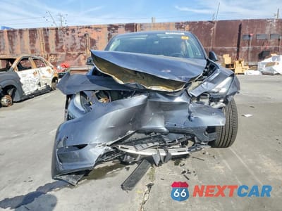 Piąte zdjęcie samochodu w środku: 2020 TESLA MODEL Y VIN:5YJYGDEF0LF001481 - miniatura