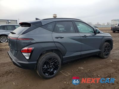 Trzecie zdjęcie samochodu z tyłu: 2026 HYUNDAI KONA SEL SPORT VIN:KM8HFCAB2TU385489 - miniatura