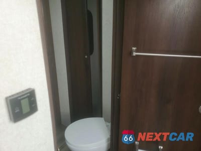 Piąte zdjęcie samochodu w środku: 2019 JAYCO JAYCO VIN:1UJBJ0BT1K1T20115 - miniatura