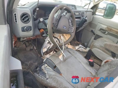 Zdjęcie 8 z 13 samochodu: 2021 FORD E350 CUTAWAY CARGO 7.3L VIN:1FDWE3FK4MDC41348 - miniatura