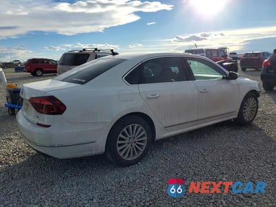 Trzecie zdjęcie samochodu z tyłu: 2017 VOLKSWAGEN PASSAT SE VIN:1VWBT7A34HC062820 - miniatura