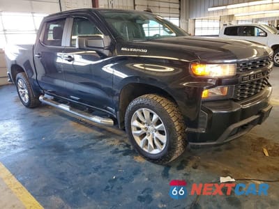 Czwarte zdjęcie samochodu z boku: 2020 CHEVROLET SILVERADO K1500 CUSTOM VIN:3GCPYBEH4LG117503 - miniatura