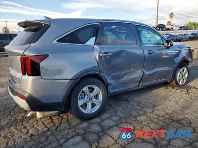 Trzecie zdjęcie samochodu z tyłu: 2025 KIA SORENTO LX VIN:5XYRG4JCXSG389682 - miniatura
