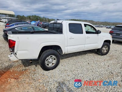 Trzecie zdjęcie samochodu z tyłu: 2018 TOYOTA TACOMA SR VIN:5TFAX5GN8JX119017 - miniatura