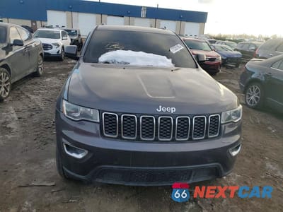 Piąte zdjęcie samochodu w środku: 2019 JEEP GRAND CHEROKEE LAREDO VIN:1C4RJFAG3KC808931 - miniatura