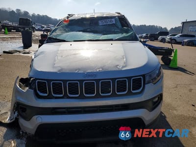 Piąte zdjęcie samochodu w środku: 2024 JEEP COMPASS LATITUDE VIN:3C4NJDBN5RT152066 - miniatura