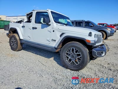 Czwarte zdjęcie samochodu z boku: 2026 JEEP WRANGLER SAHARA VIN:1C4PJXEG5TW172150 - miniatura