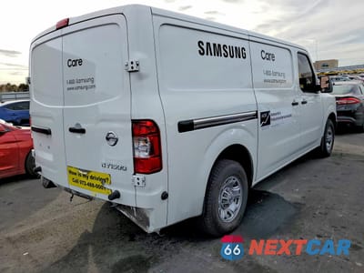 Trzecie zdjęcie samochodu z tyłu: 2020 NISSAN NV 1500 S - CARGO VAN VIN:1N6BF0KMXLN809565 - miniatura