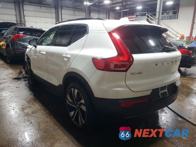 Drugie zdjęcie samochodu z przodu: 2024 VOLVO XC40 PLUS VIN:YV4L12UL4R2314324 - miniatura